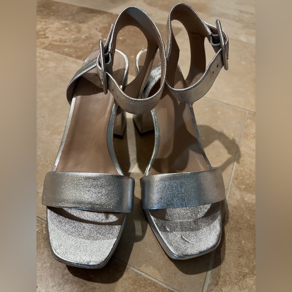 NWOB 27 EDIT NATURALIZER Jaselle Platform- Metallic Leather Silver, size 7.5M - Picture 2 of 15